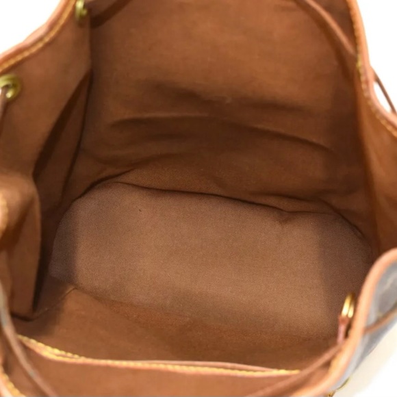 Louis Vuitton Montsouris MM Backpack. - Picture 9 of 15